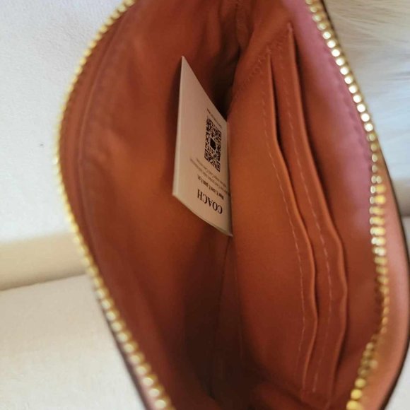 Coach Women's Corner Zip Wristlet, NWT - Picture 3 of 4